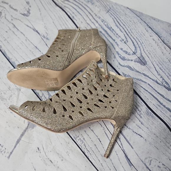 Nine West Women's Rilynno Gold Cutout Peep Toe High Heels Size 8.5 - Picture 2 of 5